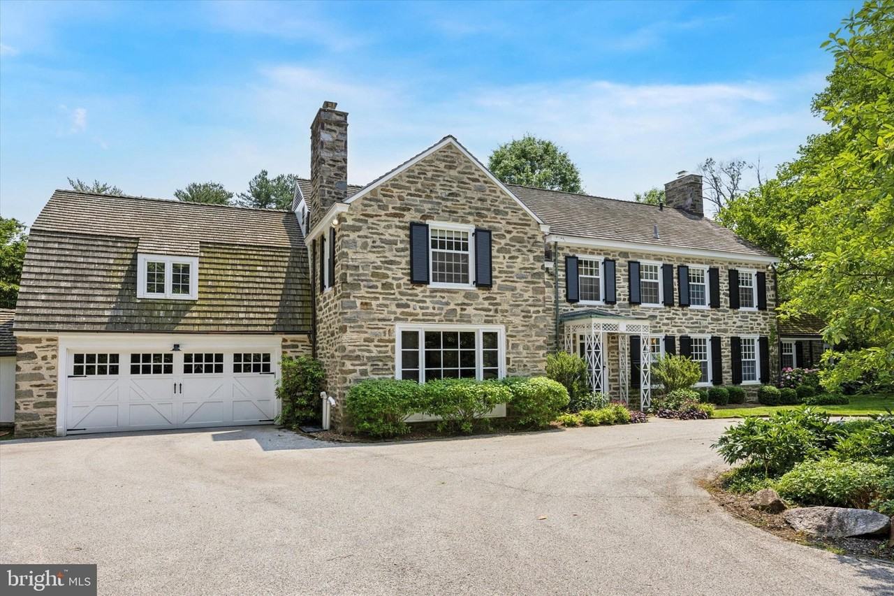 1024 N Spring Mill Rd - Photo 2 of 34