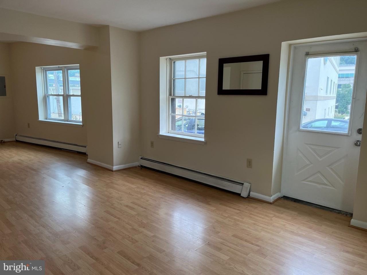 202 E Elm St Unit 2 #2 - Photo 3 of 10