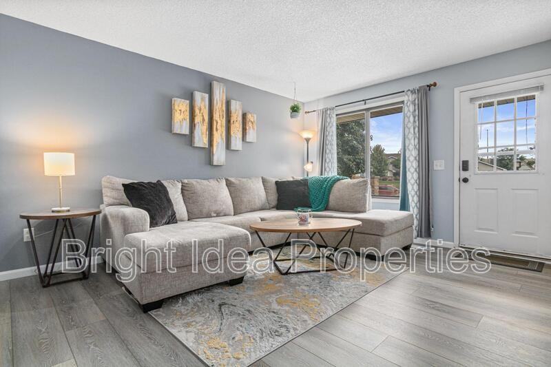 7633 Wedgewood Court North - Photo 4 of 28