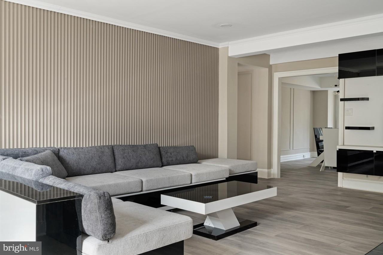 415 City Avenue #I2 - Photo 2 of 35