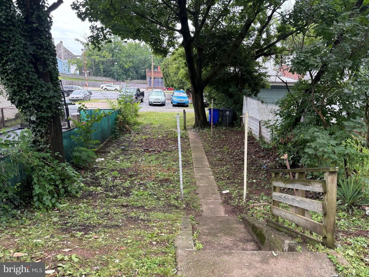 130 E 4th St Unit 2 #2 - Photo 3 of 17