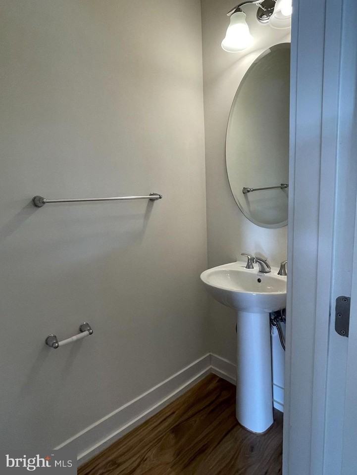 905 Lakeview Ct #905