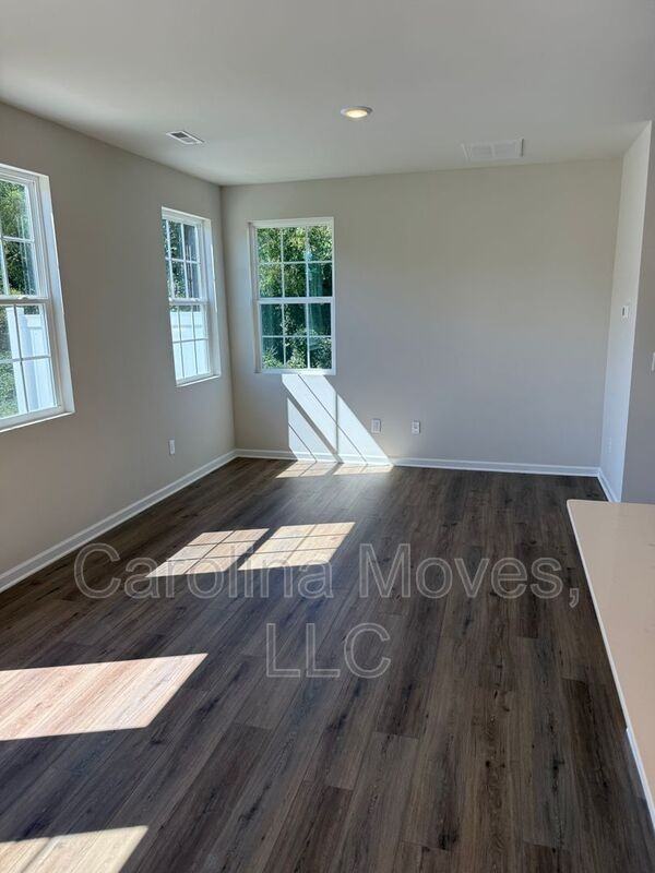 15 Twiggs Ln - Photo 4 of 17