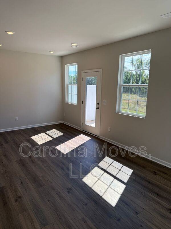 15 Twiggs Ln - Photo 5 of 17