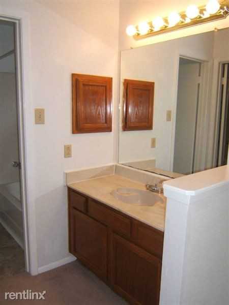 2606 Orion Dr - Photo 3 of 12