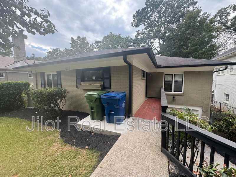 466 Clifton Rd Ne - Photo 3 of 26