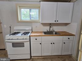 featured image of 427 E Oak St