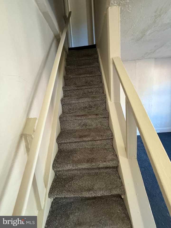 427 East Oak Street - Photo 5 of 6