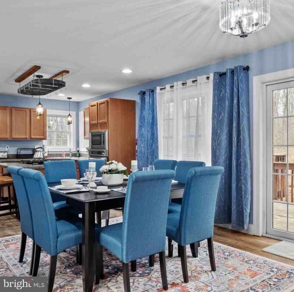 1141 Riverside Heights West - Photo 5 of 27