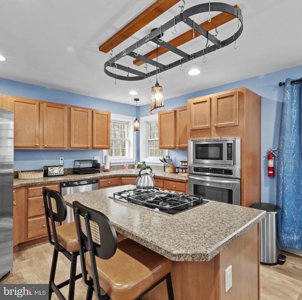 1141 Riverside Heights West - Photo 4 of 27