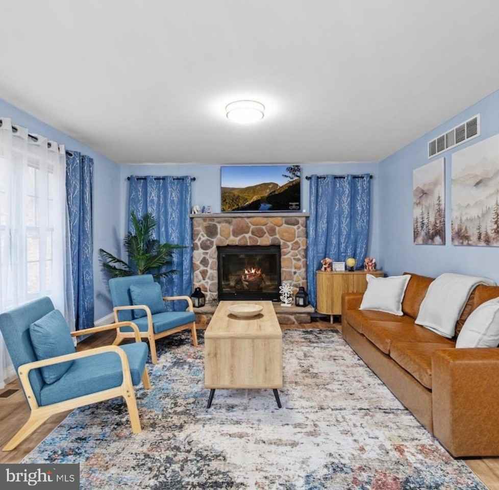 1141 Riverside Heights West - Photo 7 of 27