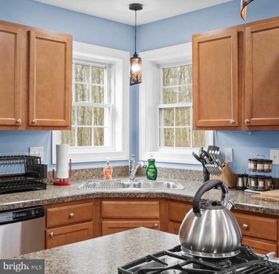 1141 Riverside Heights West - Photo 3 of 27