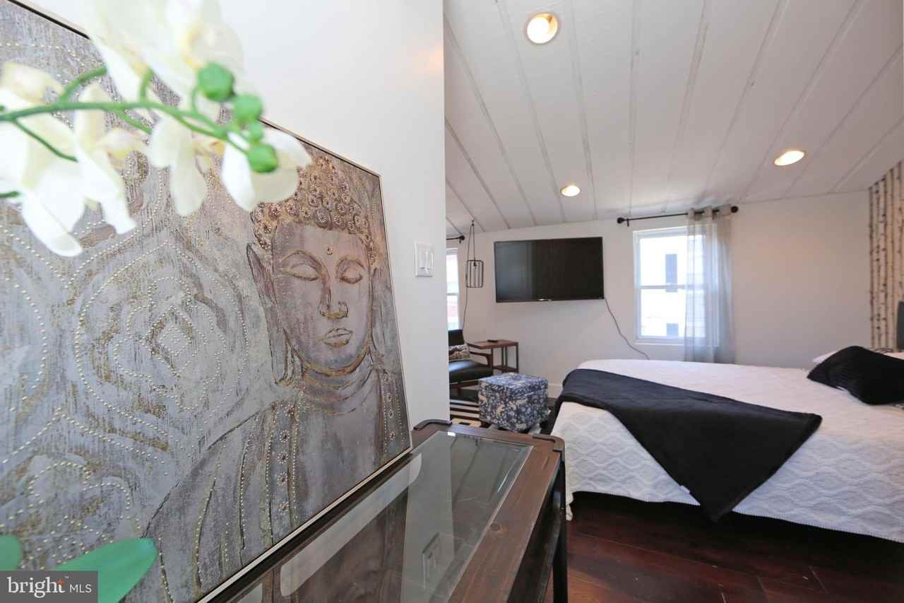 1111 Earl St - Photo 2 of 50