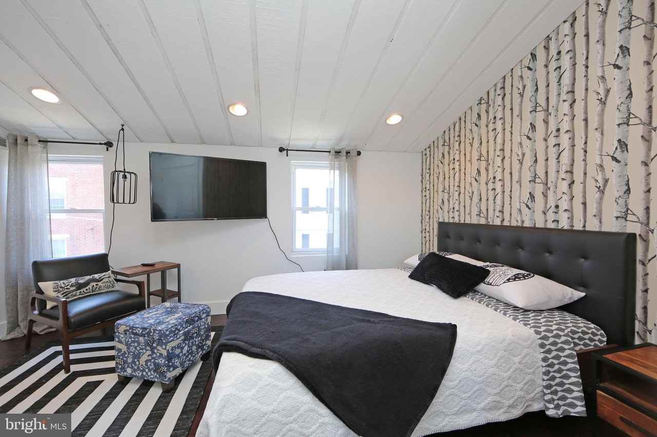 1111 Earl St - Photo 3 of 50