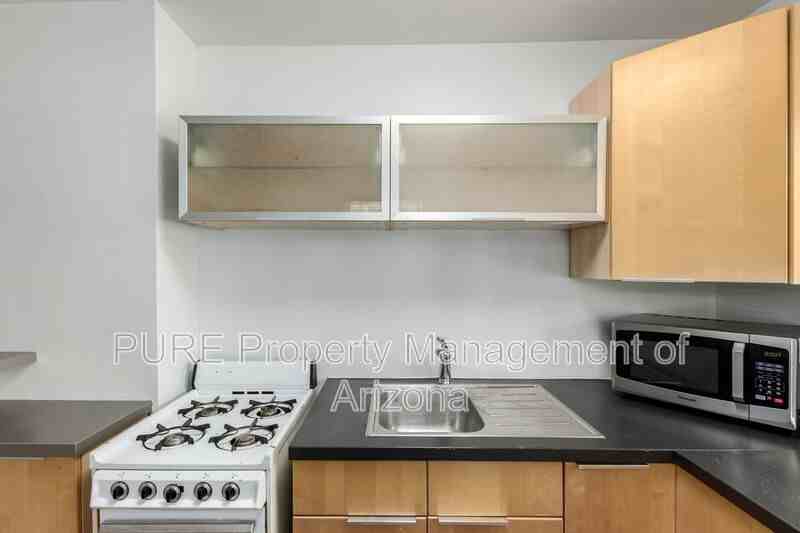 912 E Montebello Ave - Photo 5 of 13