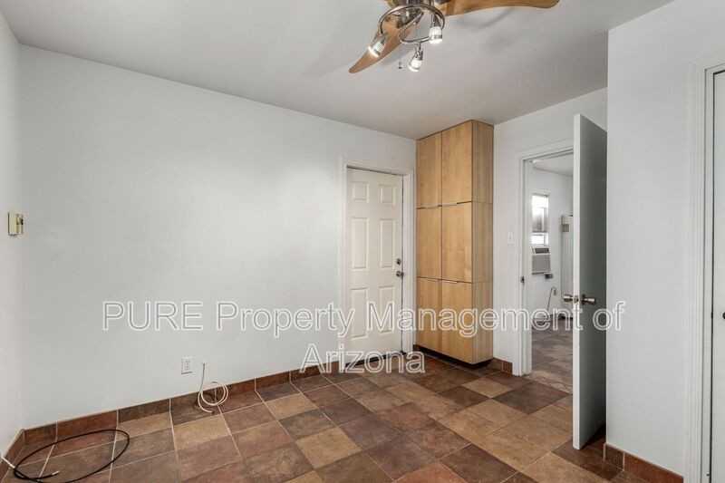 912 E Montebello Ave - Photo 7 of 13