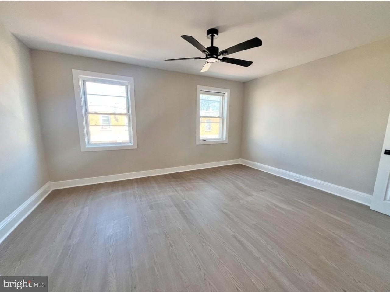 5548 Matthews St - Photo 2 of 7