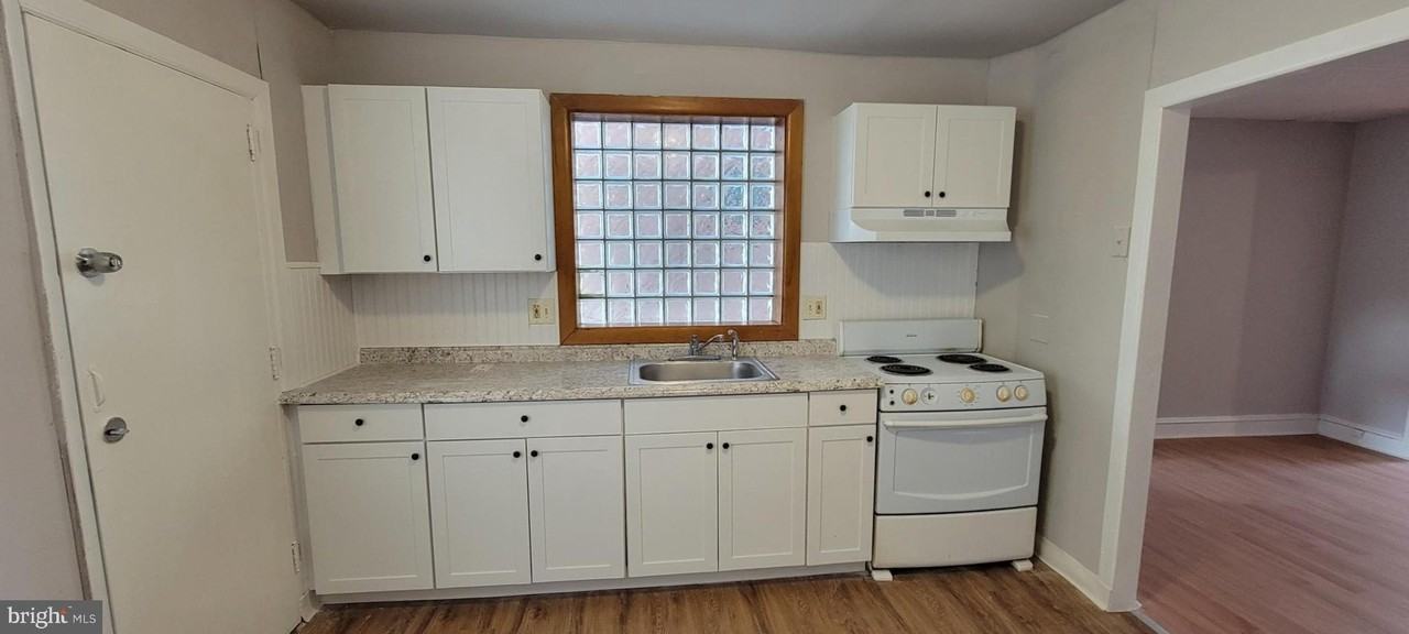 225 Sparks St - Photo 3 of 26