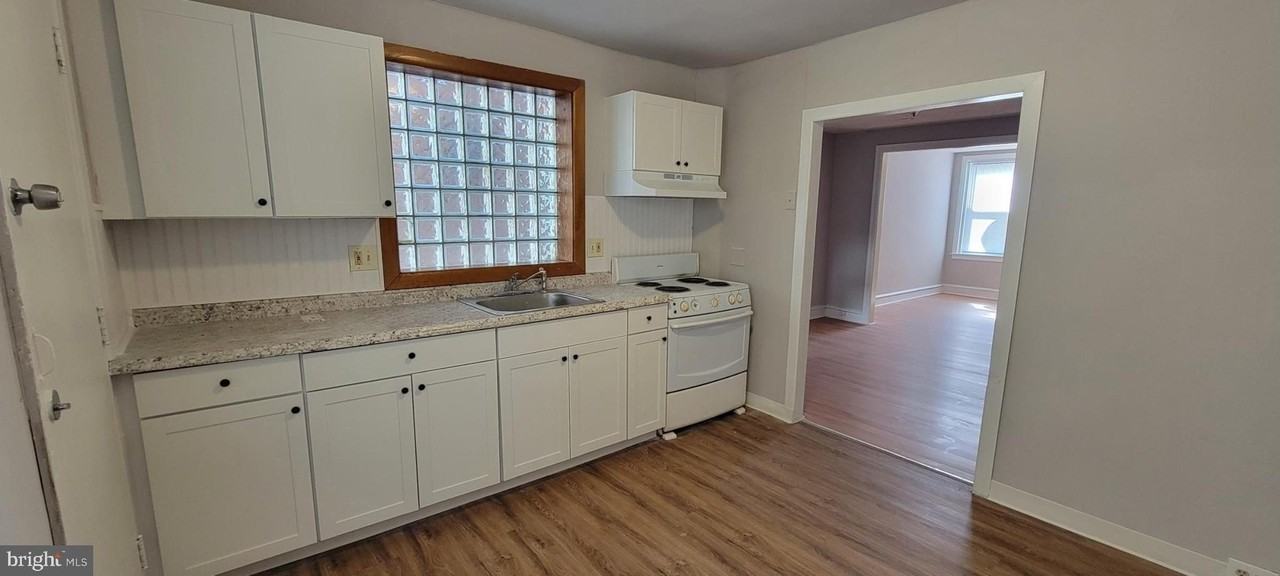 225 Sparks St - Photo 4 of 26