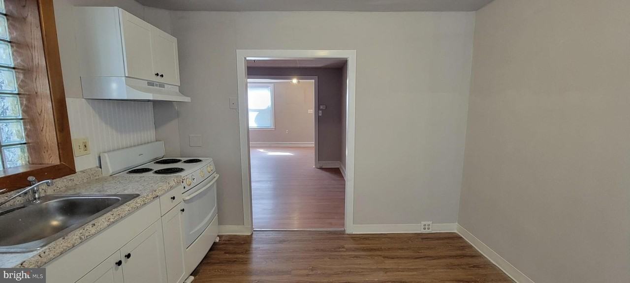 225 Sparks St - Photo 5 of 26