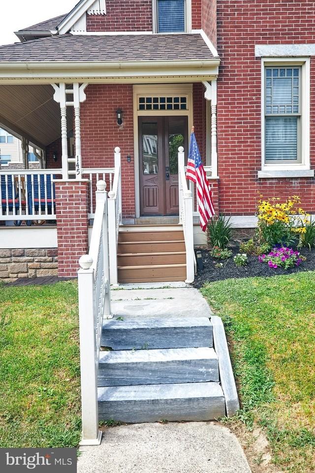 145 Sumac Street - Photo 2 of 19