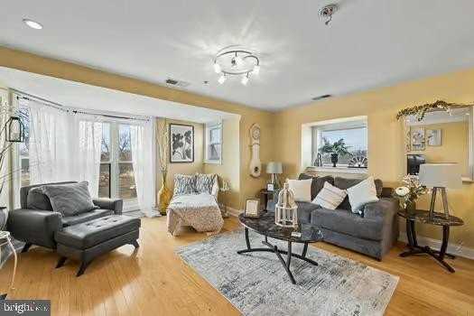 4200 4200 PARKSIDE AVE unit: Penthouse #PH - Photo 4 of 8