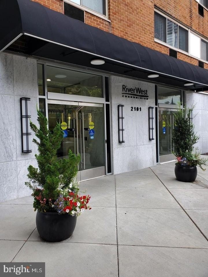 2101 Chestnut St Unit 1211-17 #1211