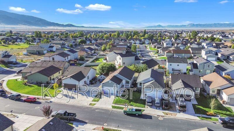 1774 E Tumwater Ln - Photo 3 of 18