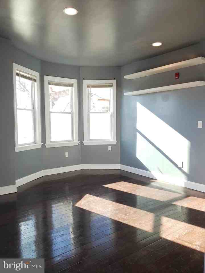 5331 5331 WOODLAND Avenue unit: Floor #2/Balcony - Photo 4 of 5