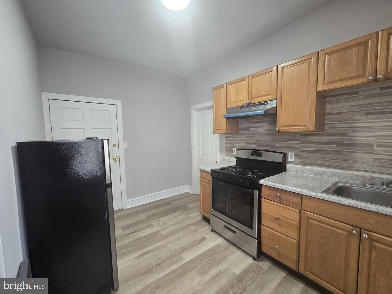 5526 N Mascher St #2ndFLREAR - Photo 4 of 11
