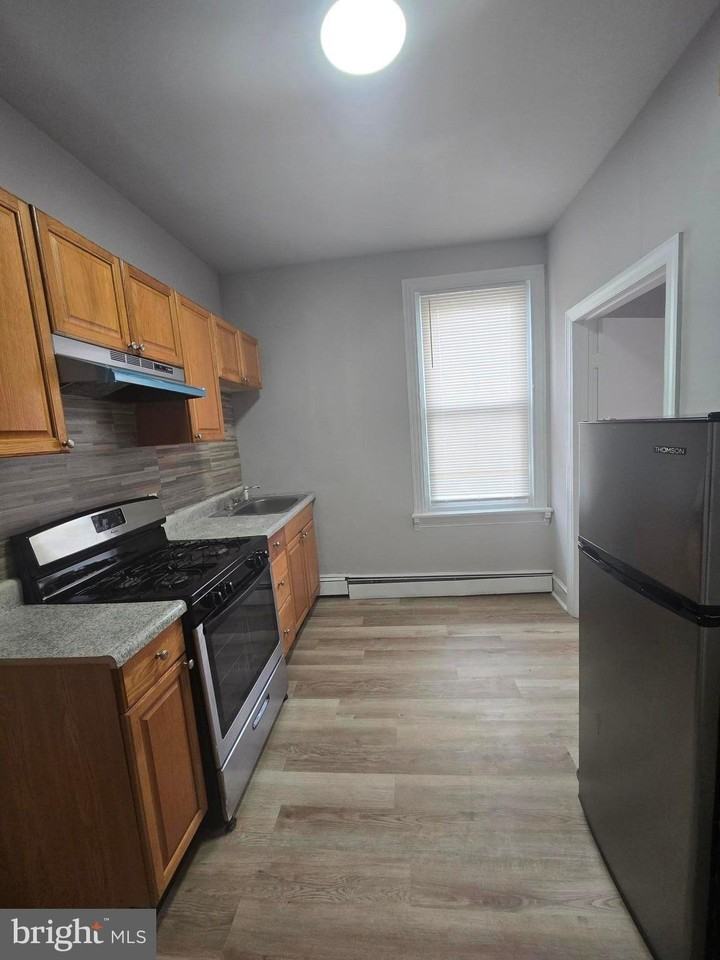 5526 N Mascher St #2ndFLREAR - Photo 5 of 11