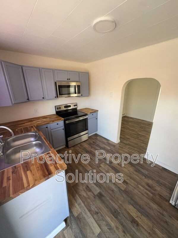 221 Dunmore St #B - Photo 3 of 16