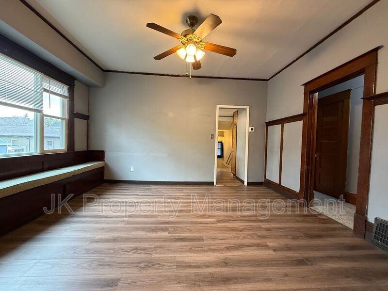 609 6th Ave N - Photo 6 of 42