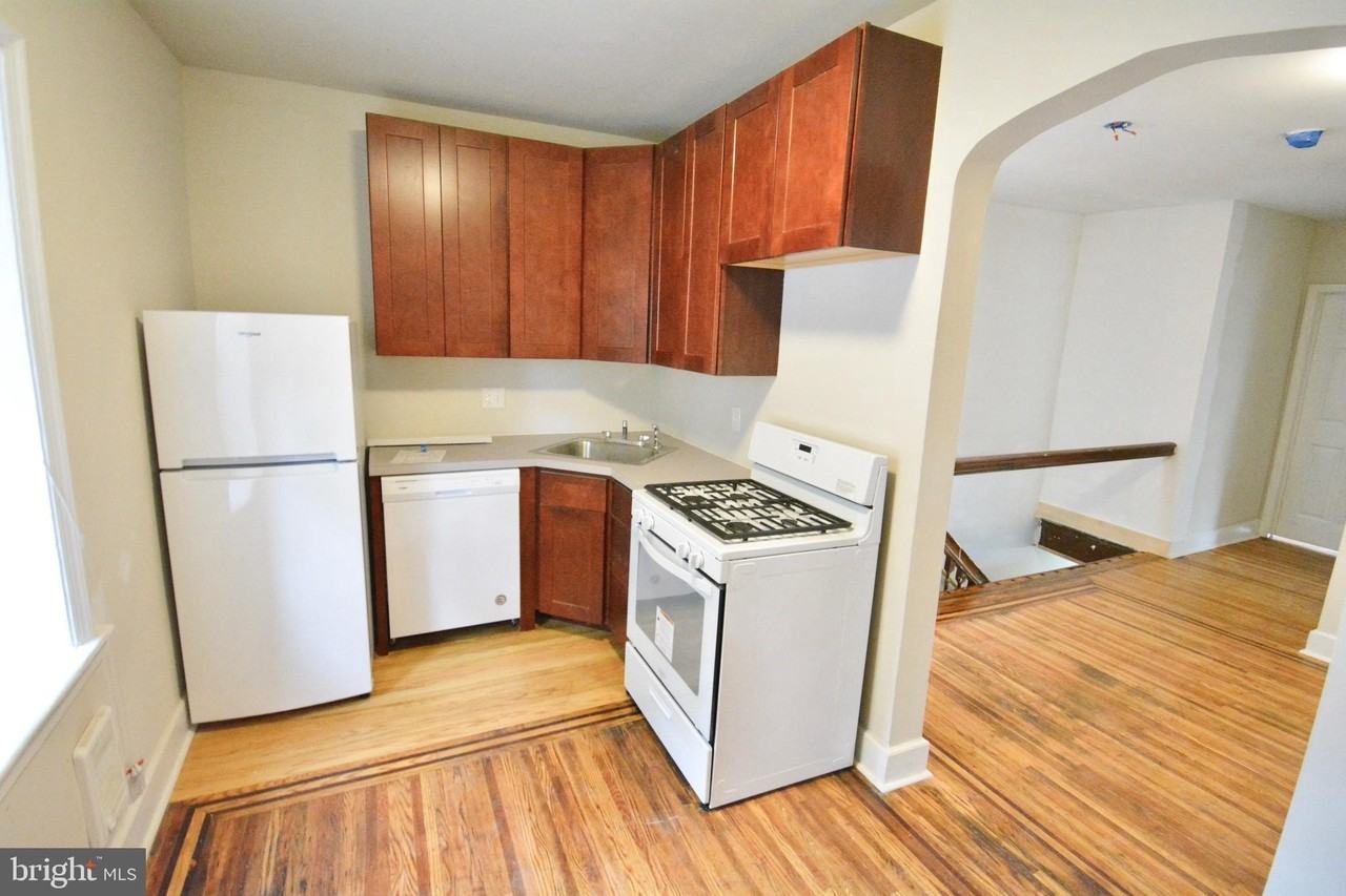 130 W Manheim St Unit 3 #3 - Photo 5 of 14