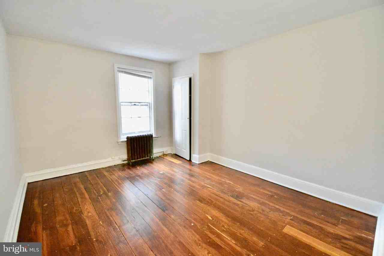 2 Penn Blvd - Photo 5 of 13