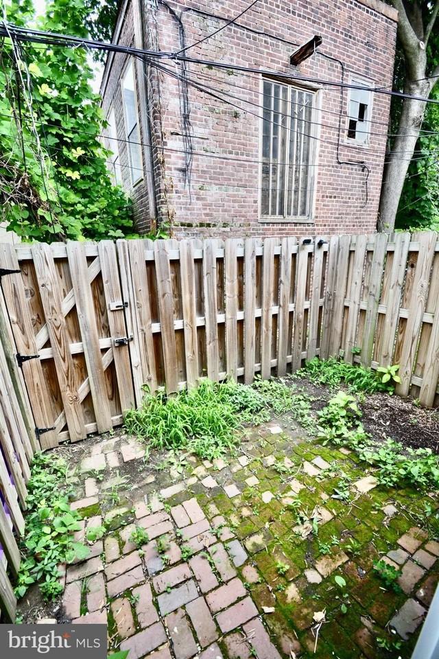 2 Penn Blvd - Photo 7 of 13