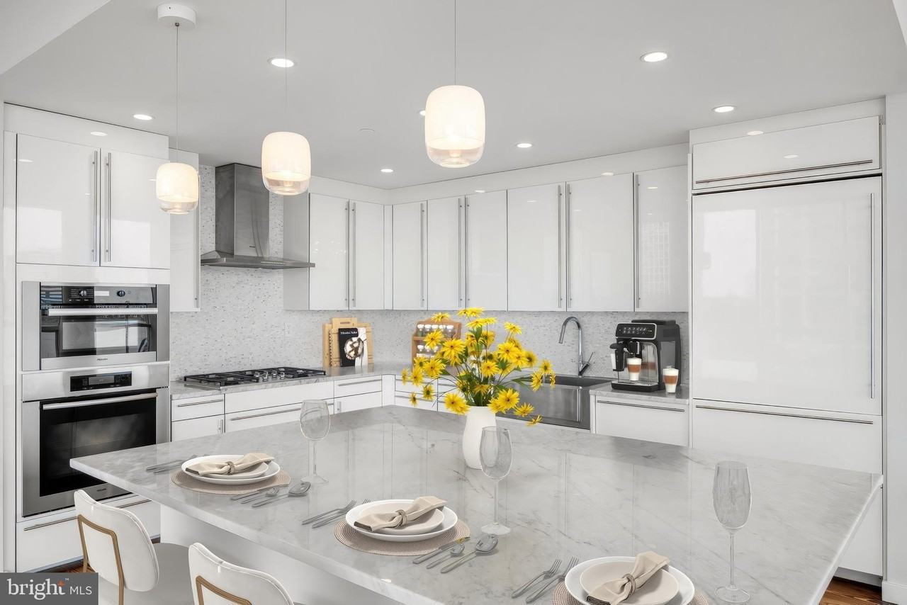 101 Walnut St Apt 6 #6 - Photo 3 of 21