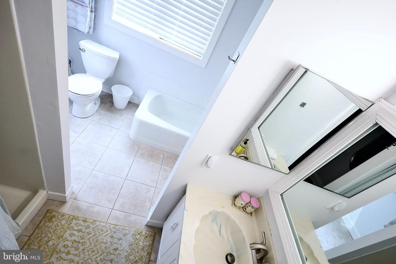 701 Lombard St - Photo 2 of 50