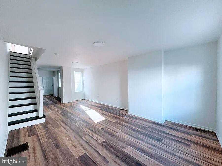 152 W Wishart St - Photo 2 of 14