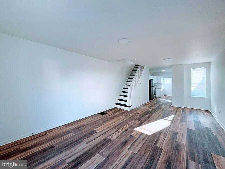 152 W Wishart St - Photo 3 of 14