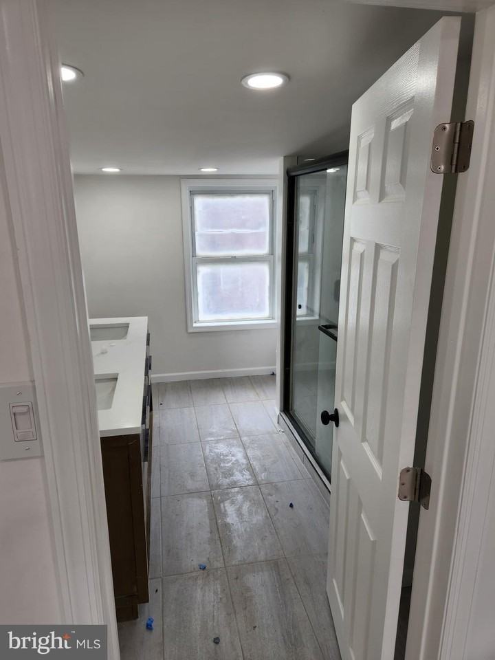 824 League St - Photo 3 of 10