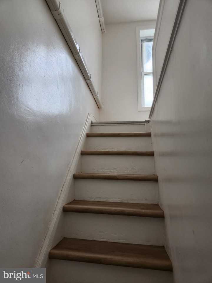 824 League St - Photo 6 of 10