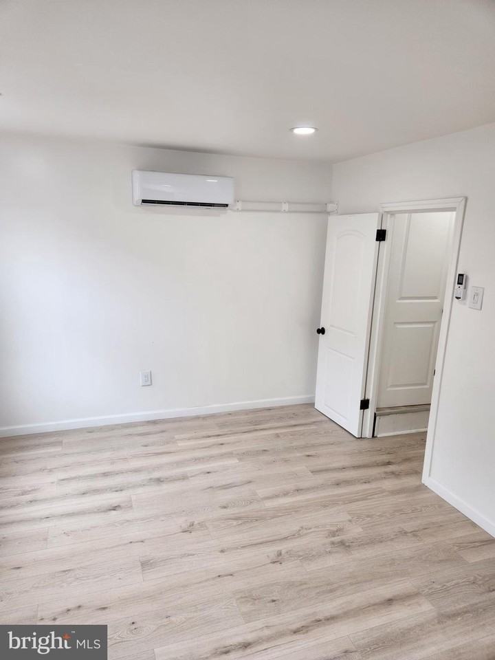 824 League St - Photo 7 of 10