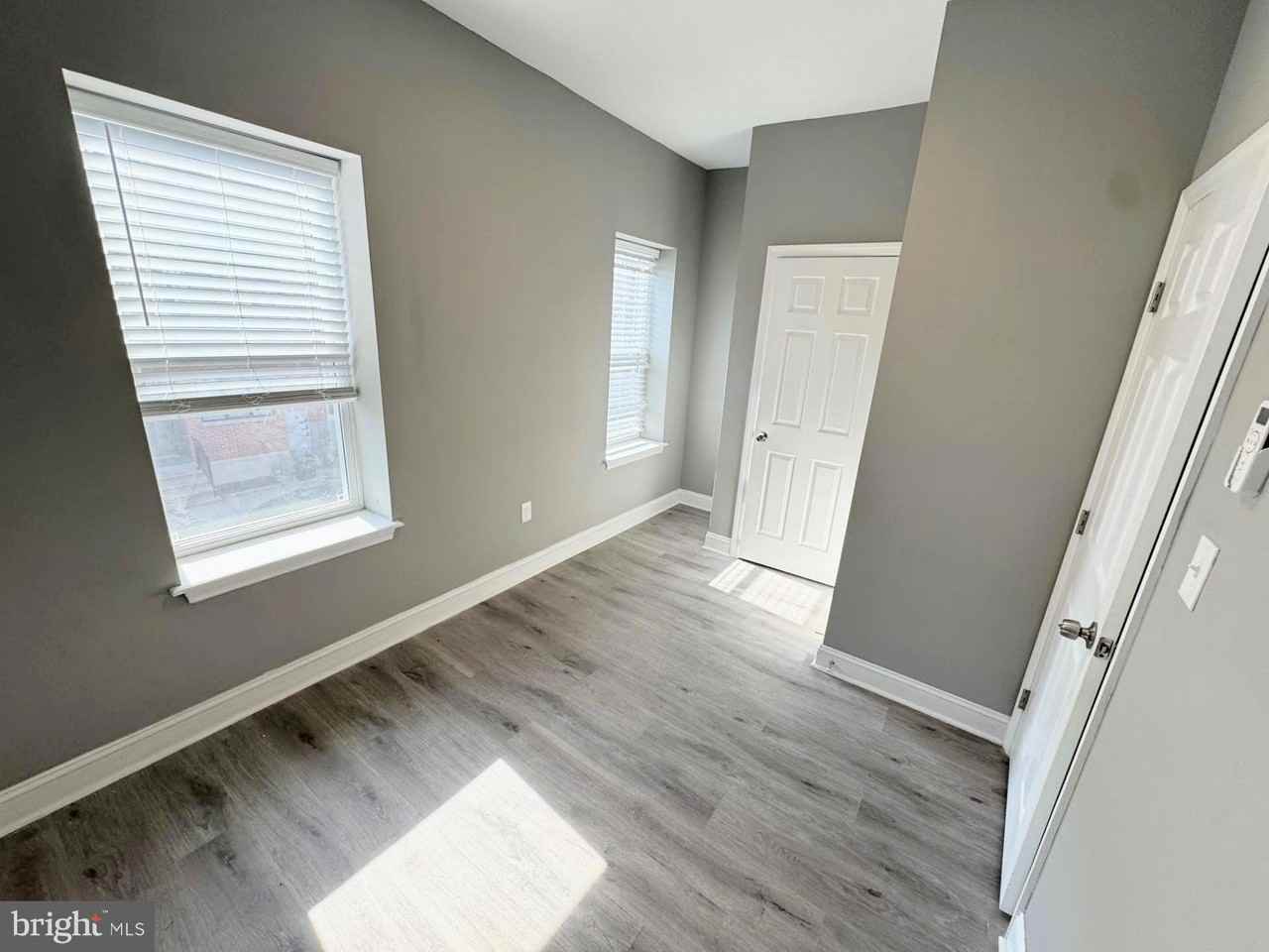 2417 W Jefferson St Apt 2 #2 - Photo 5 of 20