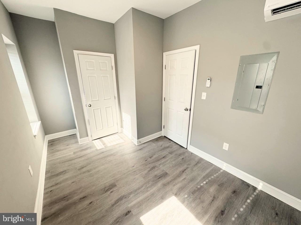 2417 W Jefferson St Apt 2 #2 - Photo 6 of 20