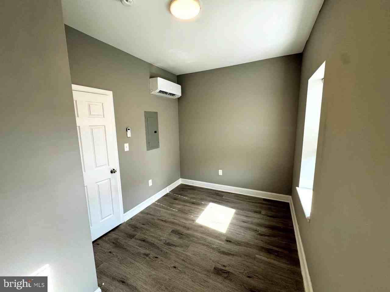 2417 W Jefferson St Apt 2 #2 - Photo 7 of 20