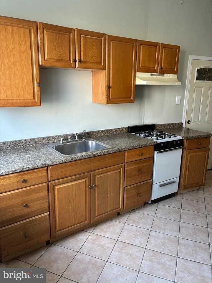 1410 Porter Street - Photo 6 of 17