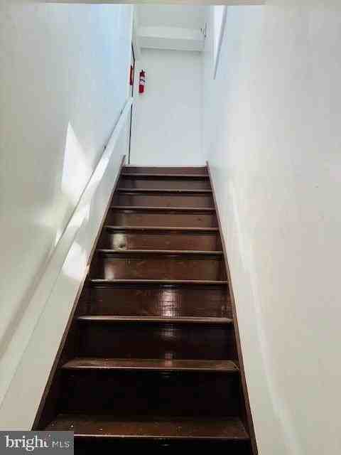 240-42 W Glenwood Ave 3rd Fl #3rdFL - Photo 3 of 8