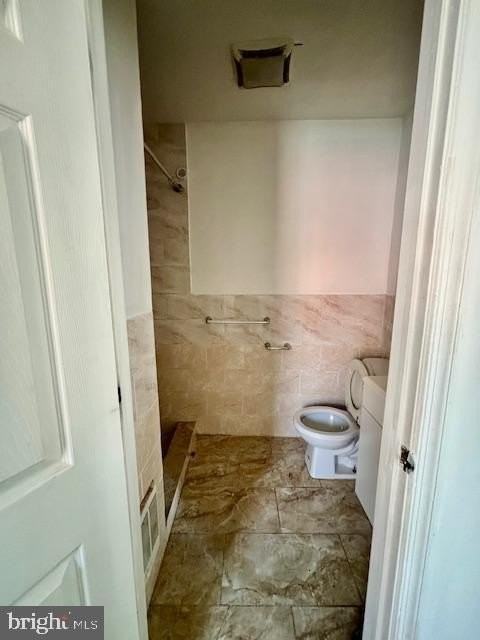 240-42 W Glenwood Ave 3rd Fl #3rdFL - Photo 6 of 8