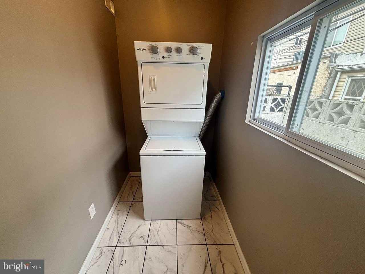 845 Mercer Street - Photo 2 of 18